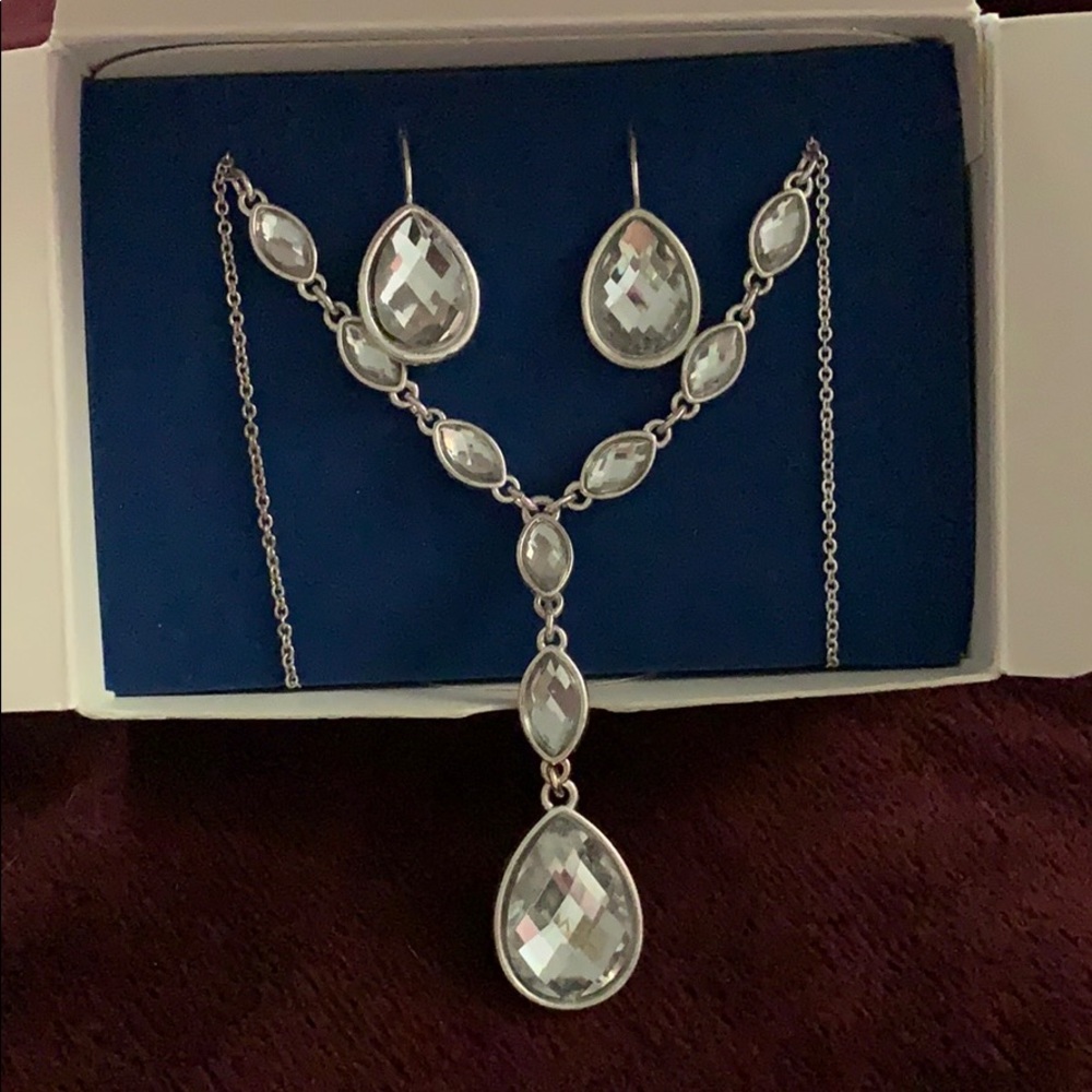 Avon Mod Faceted Necklace and earrings